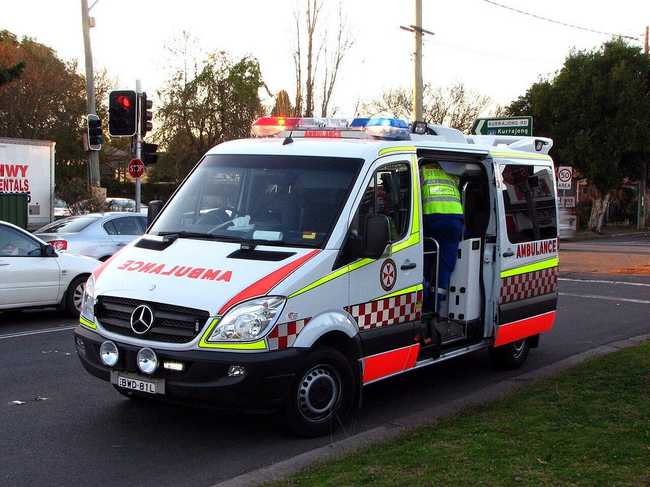 24x7 ambulance service in Delhi NCR - Ambulance Service & Freezer Box
